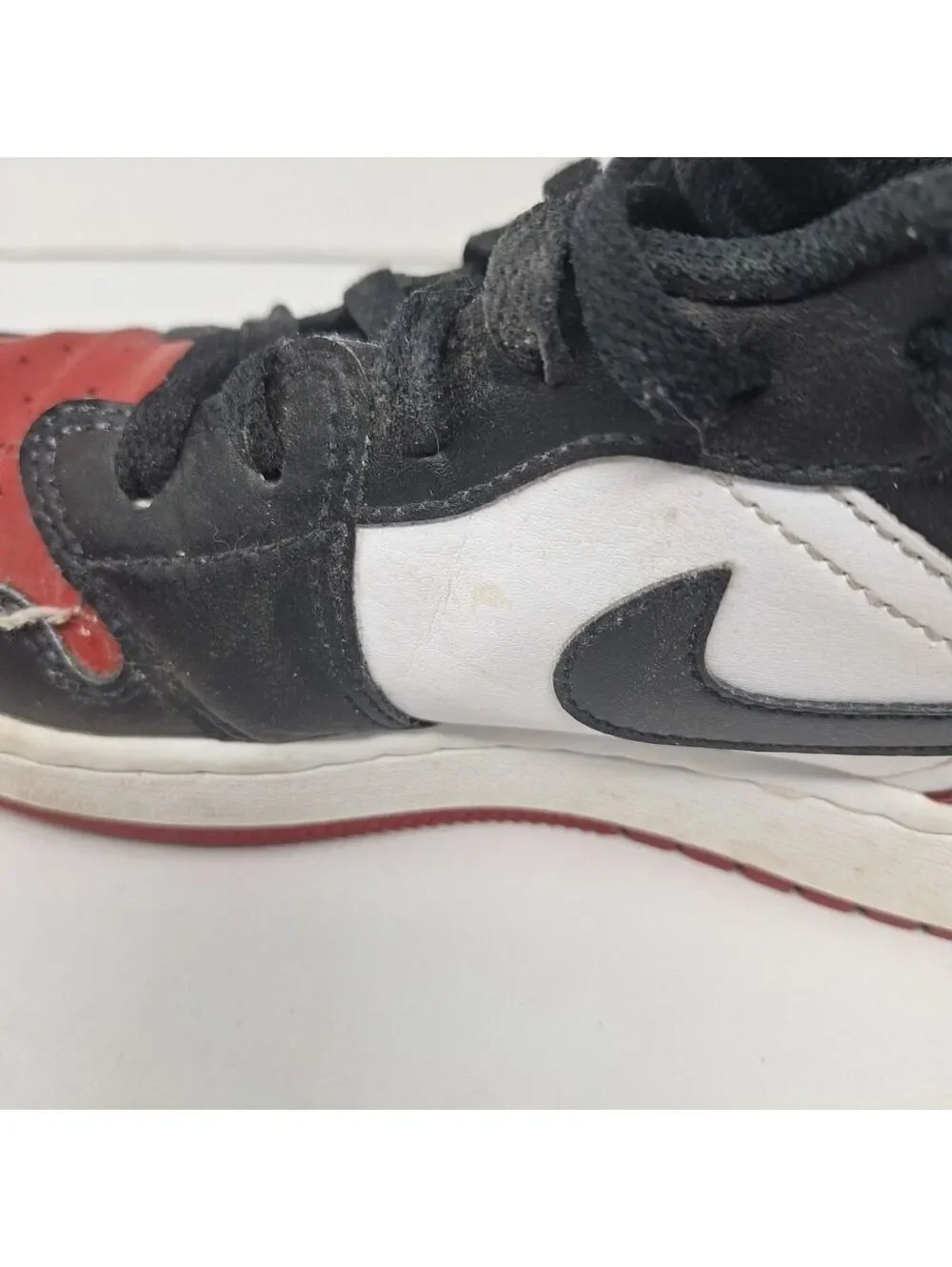 Nike Air Jordan 1 Low Unisex GS Bred Toe 553560-161 Size 6Y / 7.5W Shoes